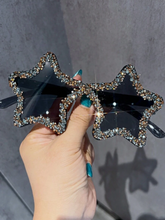 Load image into Gallery viewer, Seeing Stars Sunglasses: Black