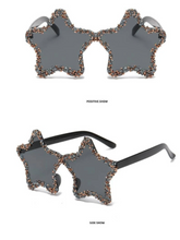 Load image into Gallery viewer, Seeing Stars Sunglasses: Black
