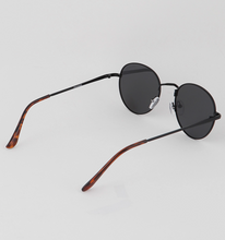 Load image into Gallery viewer, Classic Sunglasses