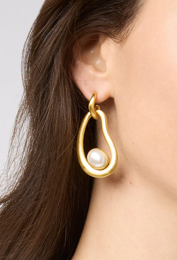 JV Wave Statement Earrings: Pearl