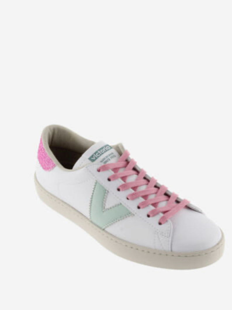 Chic Sneakers: Size 6 & 10
